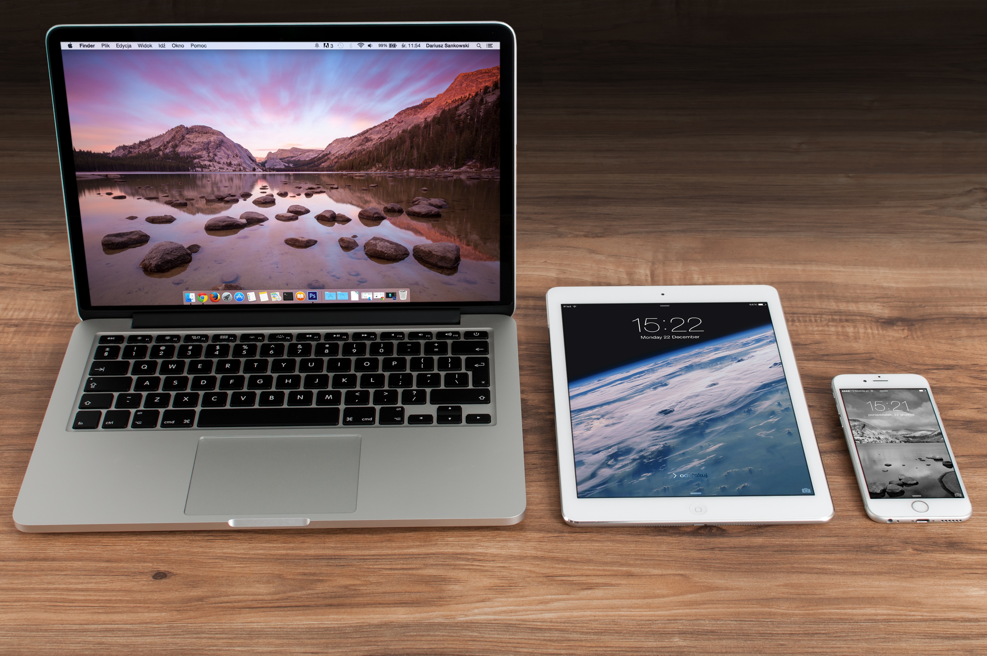 Apple MacBook Air and iPad Apple MacBook Air and iPad